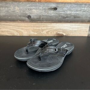 CLARKS Women's Black Patent Cloudsteppers Breeze Sea Flip Flop Slip On Sandals 8